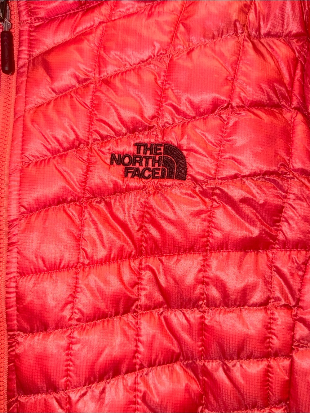 The North Face Women's Red Quilted Lightweight Puffer Jacket- SIZE LARGE - Picture 8 of 9